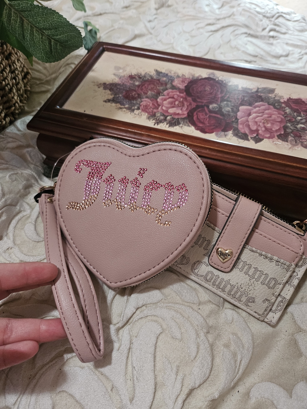 🩷 BUNDLE! Juicy Couture Pink Heart Wristlet Coin Purse and White Cardholder Set